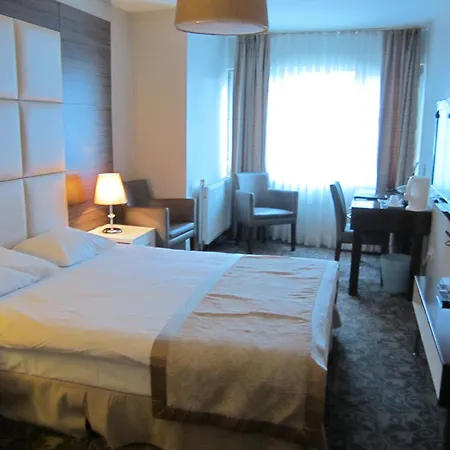 Hotel Derpa 4*