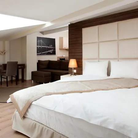 Hotel Derpa 4*
